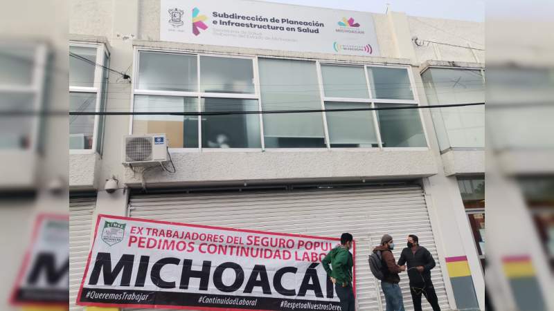 Extrabajadores del Seguro Popular toman las oficinas administrativas de SSM