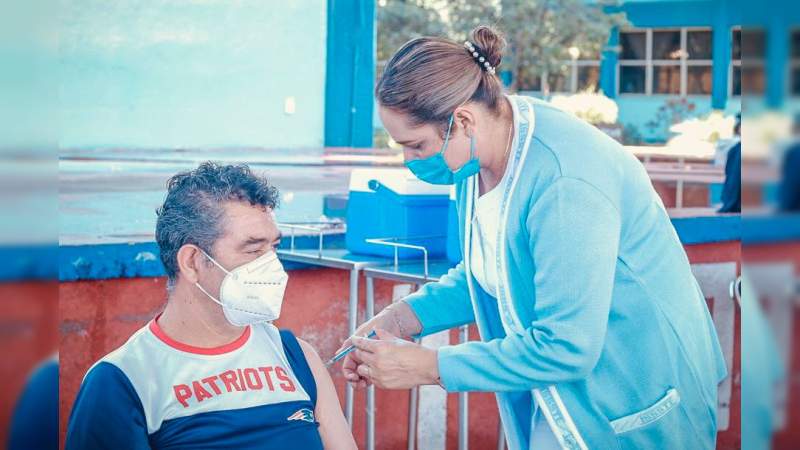 Inicia vacunación contra Covid-19 en personas de 50 a 59 años de edad en Uruapan, Michoacán 