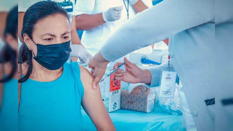 Inicia vacunación contra Covid-19 en personas de 50 a 59 años de edad en Uruapan, Michoacán 