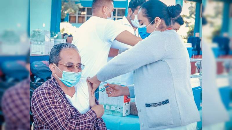 Inicia vacunación contra Covid-19 en personas de 50 a 59 años de edad en Uruapan, Michoacán 