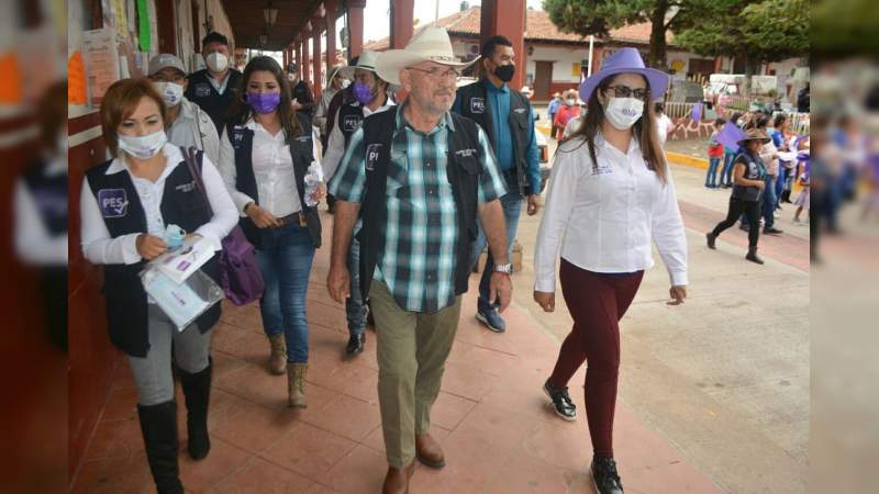 No se bajen el sueldo, no más no se roben el dinero: Hipólito Mora 