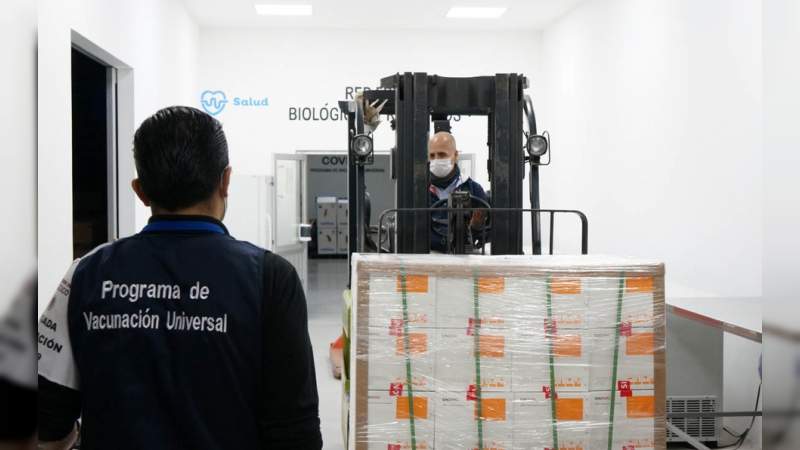 Llega a México un millón de vacunas anticovid de Sinovac 