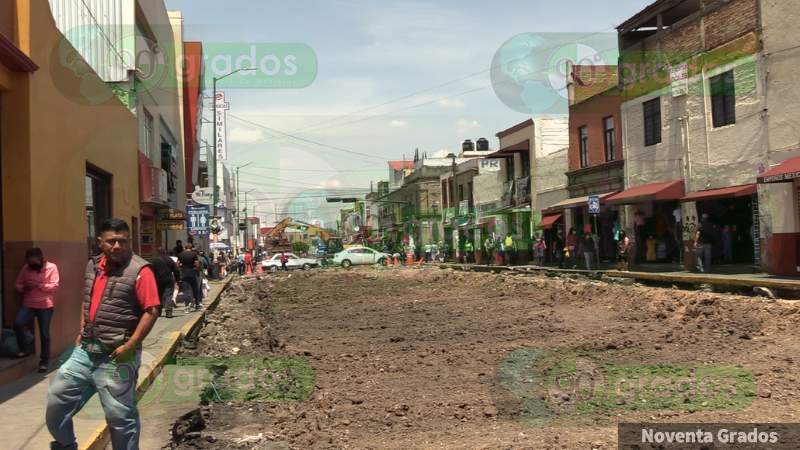 Visible retraso en la obra de la Av. Lázaro Cárdenas 