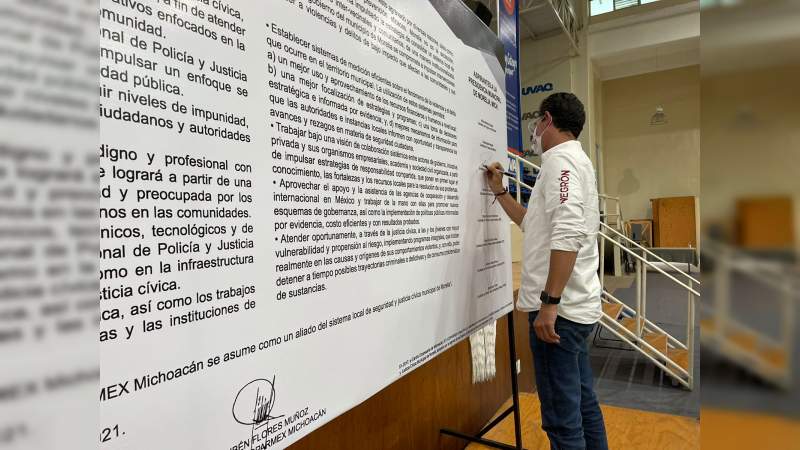 Iván Pérez Negrón firma acuerdo en seguridad y justicia cívica ante COPARMEX  