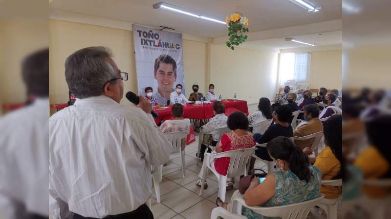 Los adultos mayores serán un sector privilegiado, atendido y apoyado por el gobierno municipal: Toño Ixtláhuac