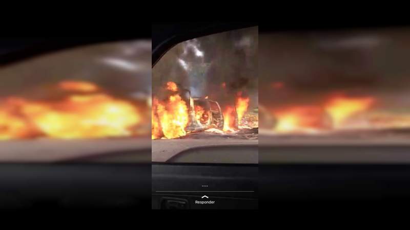 Incendian camioneta del candidato a regidor Wattner Russel Córdova, en Lázaro Cárdenas