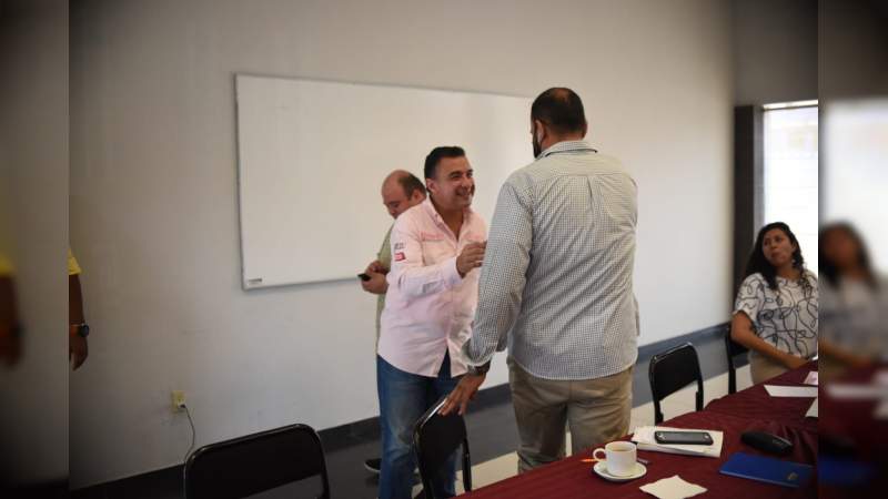 Hombres y mujeres de la construcción se suman a proyecto de Abelardo Pérez para el Congreso del Estado 