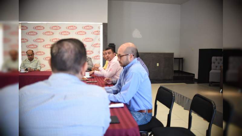 Hombres y mujeres de la construcción se suman a proyecto de Abelardo Pérez para el Congreso del Estado 