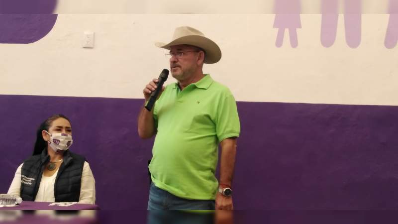 No existe ni la mínima posibilidad para que decline: Hipólito Mora 