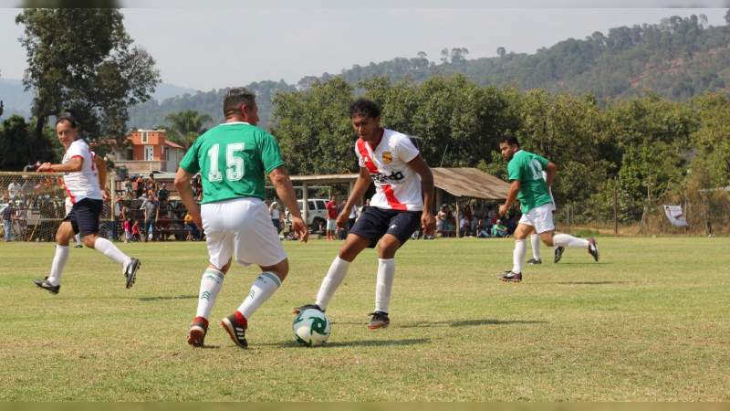 Leyendas de Morelia derrotan a la Selección de Uruapan 
