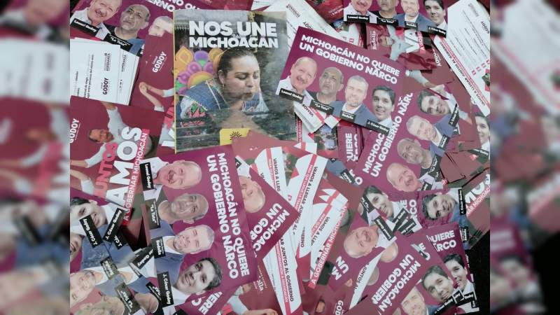 Colocan en Uruapan, Michoacán, lonas y propaganda contra candidato Alfredo Ramírez Bedolla