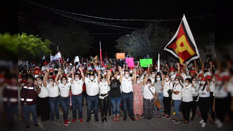 Culmina campaña Paco Huacus con multitudinario respaldo de los apatzinguenses. 