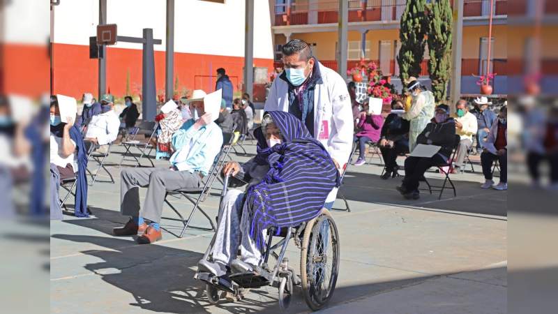 Han muerto 3,771 adultos mayores por COVID-19 en Michoacán 