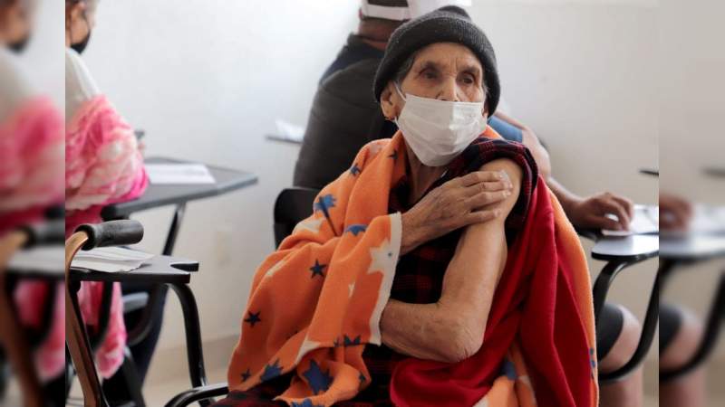 Avanza con éxito jornada de vacunación anti COVID-19 en personas de 50 a 59 años 