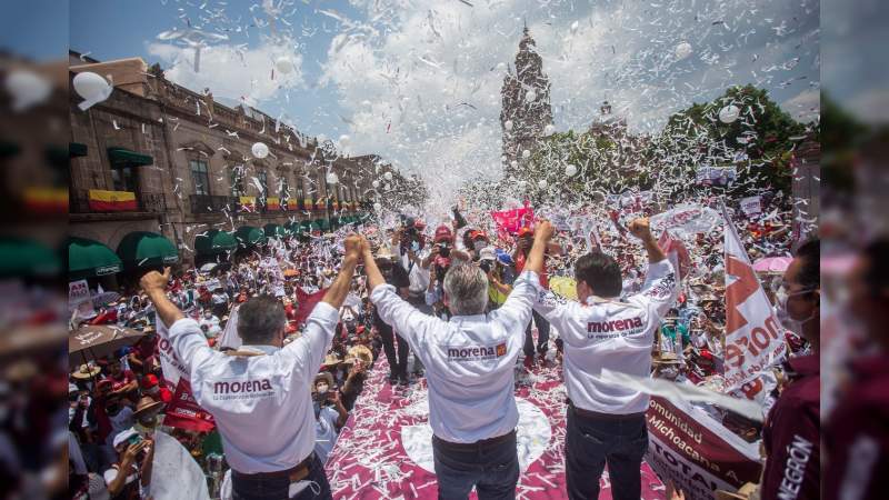 Cierra campaña Alfredo Ramírez Bedolla frente a 40 mil personas en Morelia 