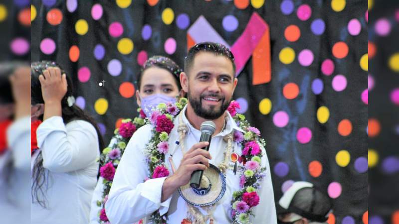 Manuel López Meléndez se compromete en Curimeo a concluir obras que ediles pasados abandonaron 