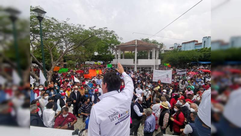 Miles de zitacuarenses refrendan su apoyo a Toño Ixtlahuac durante su cierre de campaña en Zitácuaro