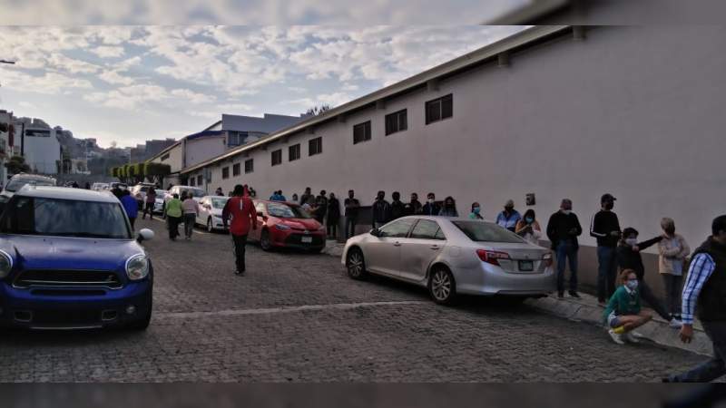 Largas filas y sin apertura puntual de las casillas arranca las Elecciones en Michoacán