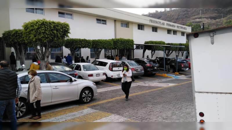 Largas filas y sin apertura puntual de las casillas arranca las Elecciones en Michoacán
