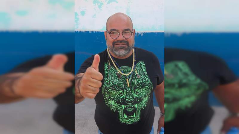 El candidato Carlos Trejo acude a emitir su voto en Celaya, Guanajuato  