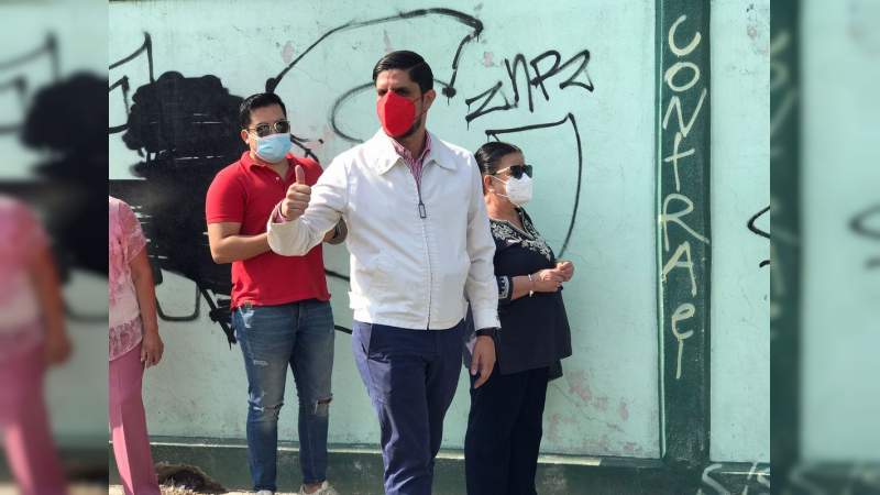Acude a emitir su voto Jorge Estopellán Guzmán, candidato a la presidencia municipal de Celaya, Guanajuato 