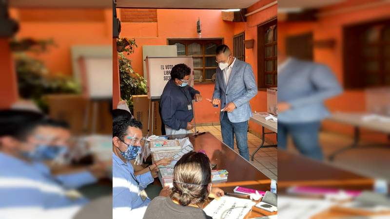 “Como pueblo hagamos conciencia”, dice el candidato Luis Guillermo Ortiz tras emitir su voto 