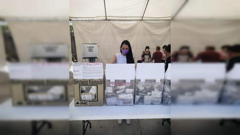 Todos salgan a votar, conmina Manuel López Meléndez antes de ejercer su derecho a sufragar