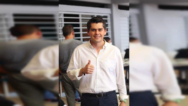 Más allá de una elección, está un compromiso con el pueblo: Toño Ixtláhuac, tras emitir su voto 
