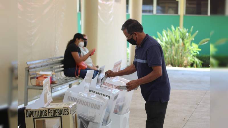 Trato especial a las personas mayores de 60 años que acuden a votar 