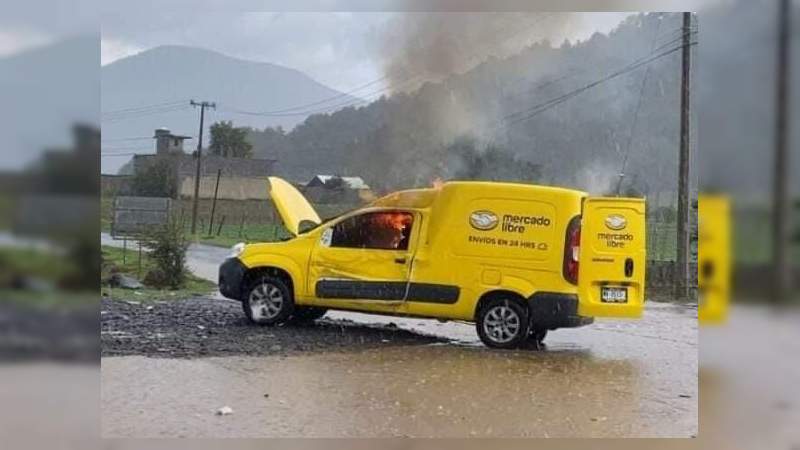 Incendian camioneta en Arantepacua para evitar que personas salgan a votar a otros municipios