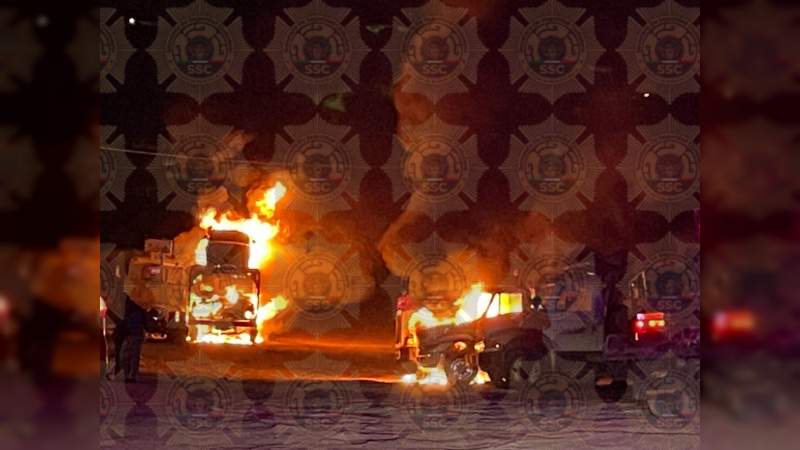 Se incendia negocio de grúas en Rosarito, BC  