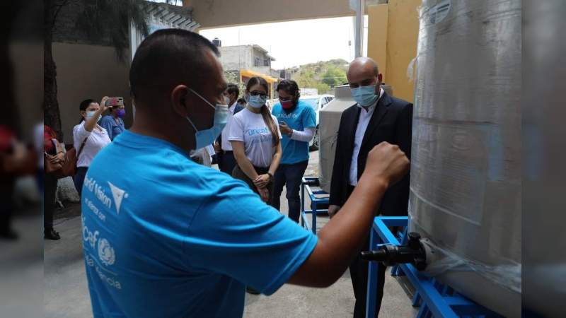 Continúan SEE y Unicef labores de higiene para reapertura de escuelas nivel básico en Michoacán