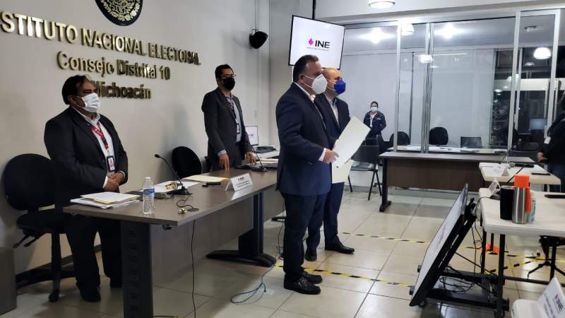 INE entrega constancia de mayoría a Carlos Quintana 