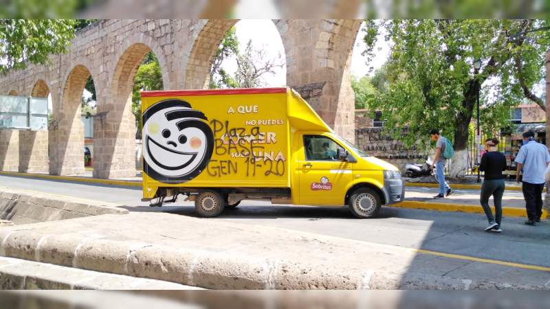 Normalistas egresados bloquean la Avenida Madero