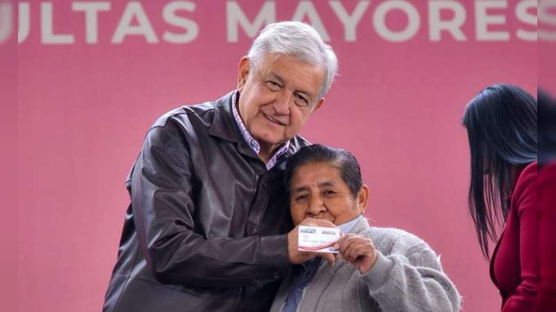 Anuncia López Obrador que a partir de julio aumentarán las pensiones para los adultos mayores 