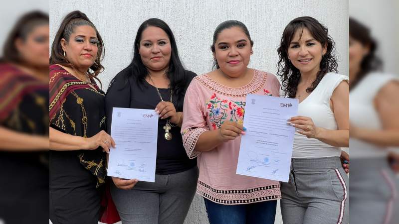 Entrega Consejo Distrital Electoral constancias a Alcalde, sindico, regidores en  Apatzingán, Michoacán