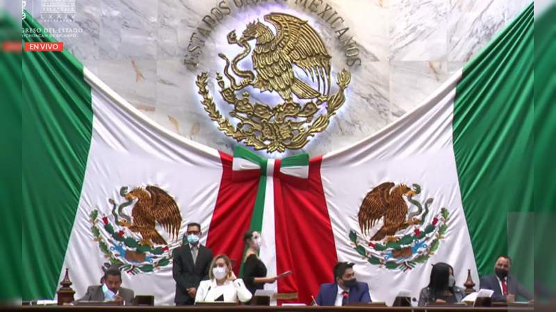 Regresan presidentes municipales que no ganaron las elecciones a sus actividades en Michoacán  