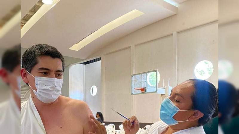 Recibe Toño Ixtláhuac, primera dosis de la vacuna contra Covid-19