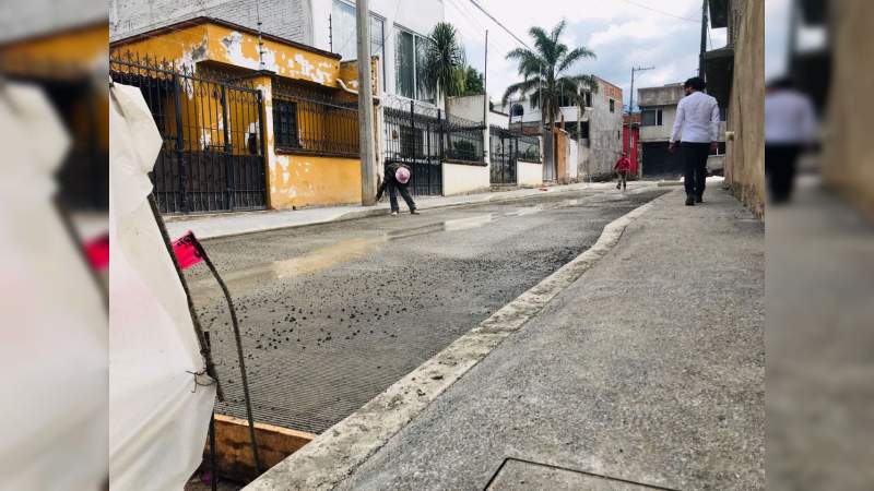 Gobierno de Morelia mejora imagen urbana con pavimentación en col. Manantiales Poniente 