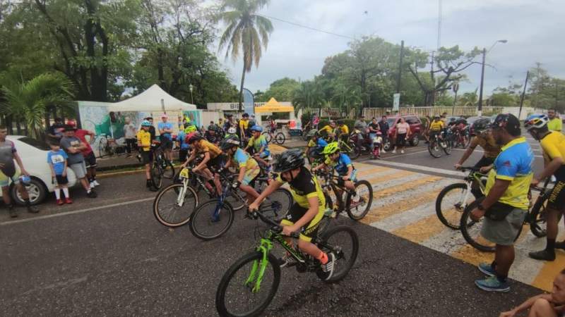 Con gran éxito, Fiesta Deportiva con Papá 