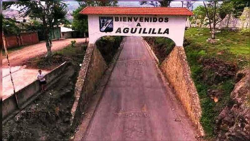 Aguililla, sin luz ni telefonía durante tres días por lucha de cárteles 