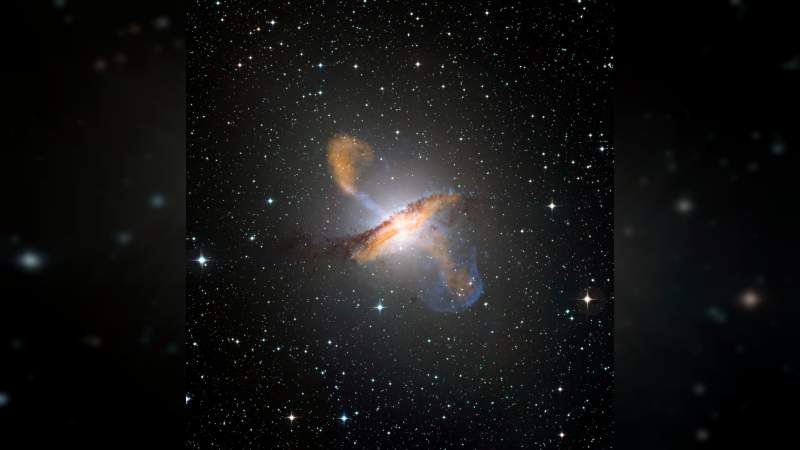 Los agujeros negros supermasivos y su efecto inesperado en otras galaxias