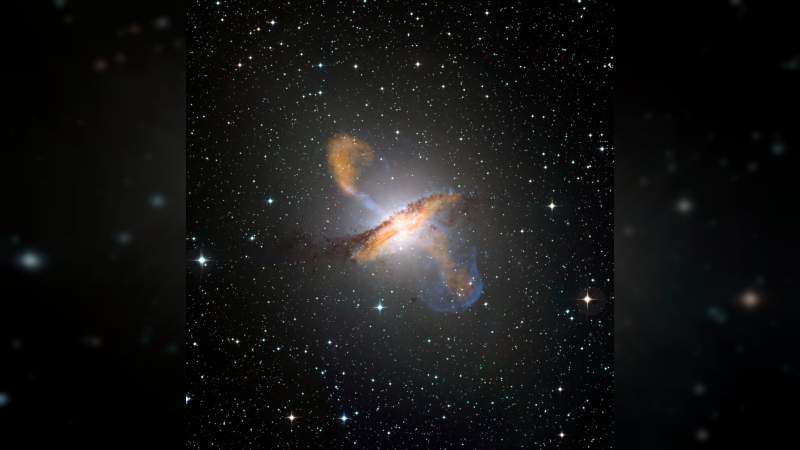 Los agujeros negros supermasivos y su efecto inesperado en otras galaxias