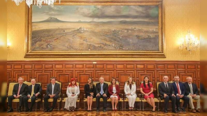 Recibe López Obrador en Palacio Nacional a gobernadores electos de Morena 