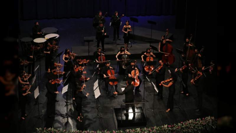 Noche llena de talento, juventud y amor a la cultura, en Pre Festival de Verano con Sinfonietta