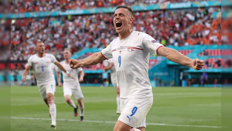 CR7  y la Naranja Mecánica, fuera de la Eurocopa