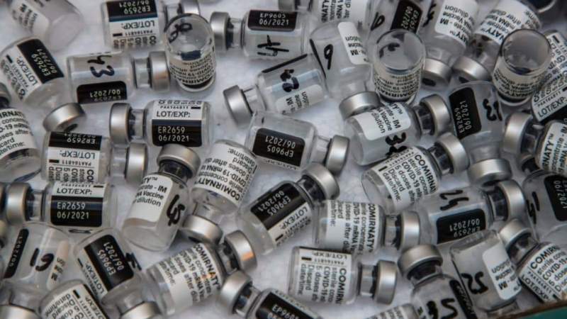 Científicos de Oxford descubren que mezcla de vacunas anticovid refuerza la protección 