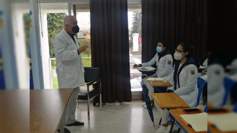 Recibe Hospital General de Uruapan 30 médicos internos de pregrado 