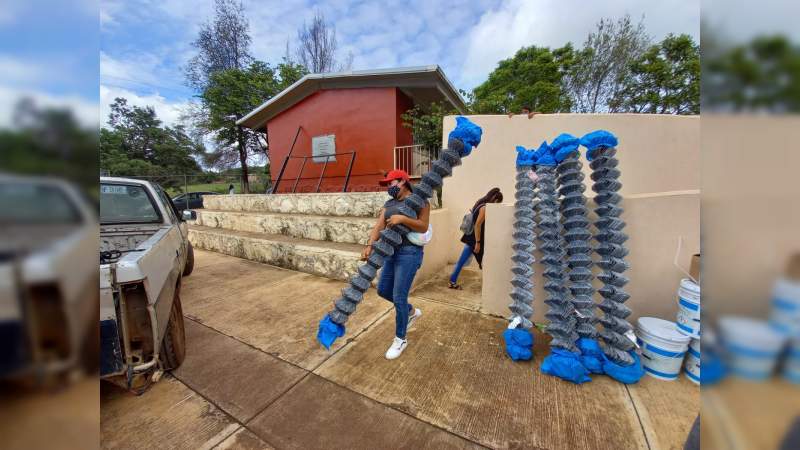 Entrega SEE materiales didácticos e insumos para mantenimiento de planteles en el estado 