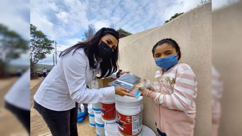Entrega SEE materiales didácticos e insumos para mantenimiento de planteles en el estado 